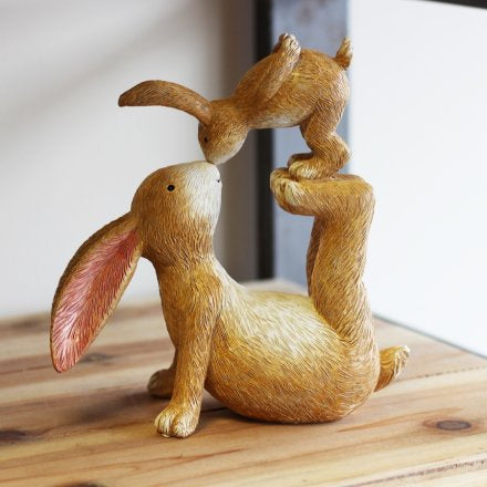 KISSING BUNNIES FIGURE