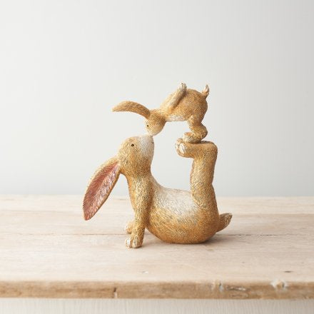 KISSING BUNNIES FIGURE