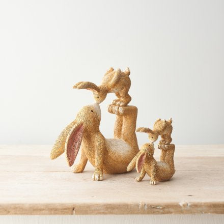 KISSING BUNNIES FIGURE