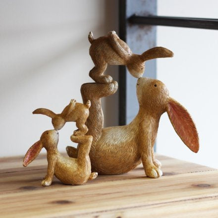 KISSING BUNNIES FIGURE